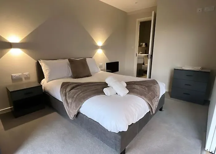 Spacious 2 Bed Modern Apartment