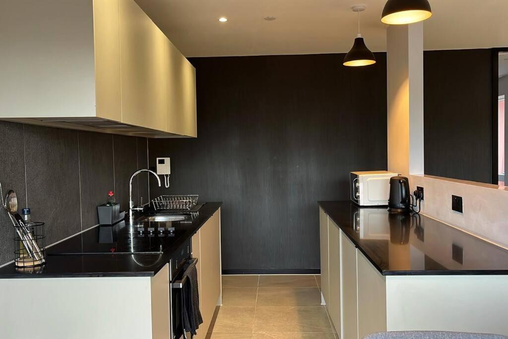 Spacious 2 Bed Modern * Manchester