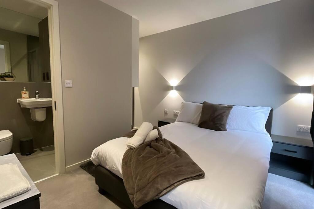 Spacious 2 Bed Modern Apartment *