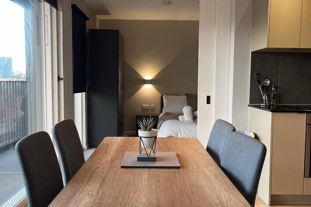 Apartment Spacious 2 Bed Modern *