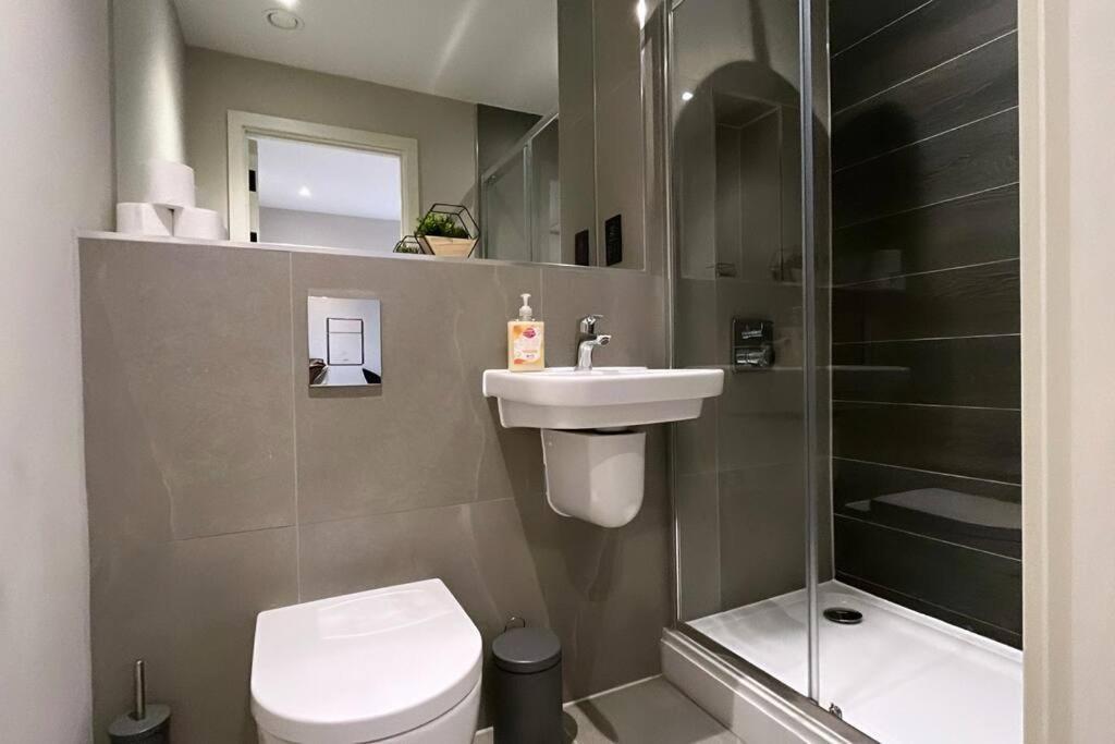 Spacious 2 Bed Modern