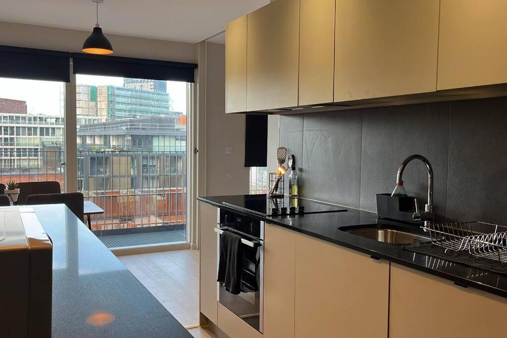 Spacious 2 Bed Modern Apartment