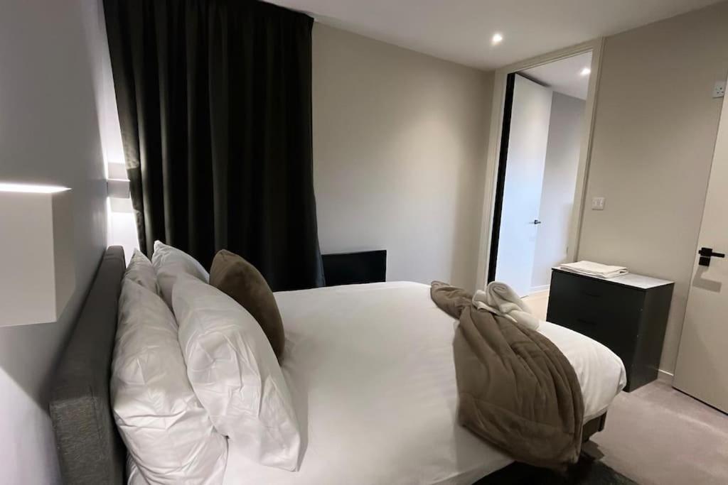 Spacious 2 Bed Modern Apartment