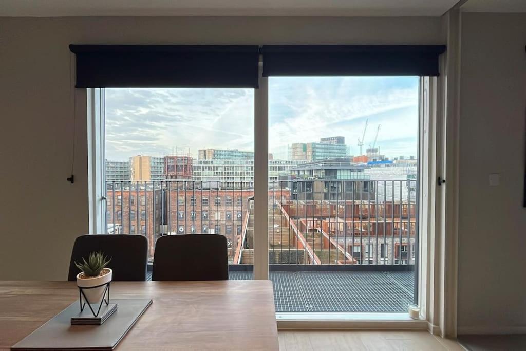 Apartment Spacious 2 Bed Modern *
